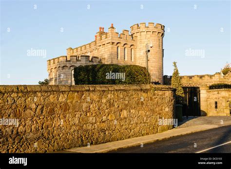 Enya castle fotografías e imágenes de alta resolución - Alamy