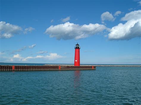 File:Kenosha North Pier Lighthouse.jpg - Wikipedia