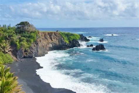 Road to Hana beaches with 7+ beaches near Hana Highway 🌴 Maui Hawaii ...