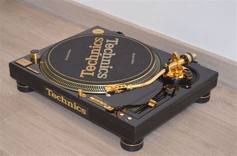 Turntables Technics