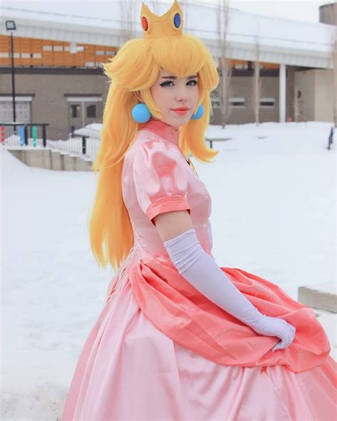 Hannah/Zuki 🌸 on Instagram: “Happy Mario Day! ♡” | Princess peach cosplay, Princess peach ...