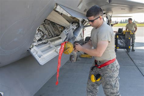 AIM9 F22 Internal Bay Loading | Plane-Encyclopedia