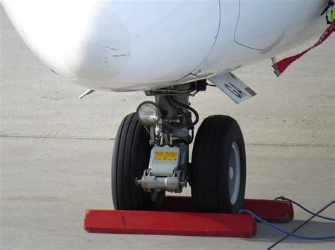 Best Aircraft Wheel Chocks (& RV) [Rubber, Aluminum, Plastic, Foldable]