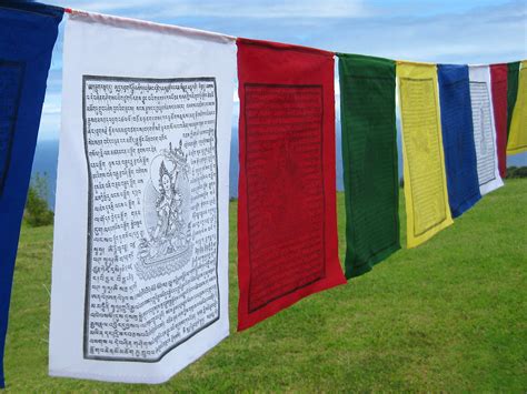 Tibetan Prayer Flags, string of 25 large flag in high grade cotton | tibetanincense