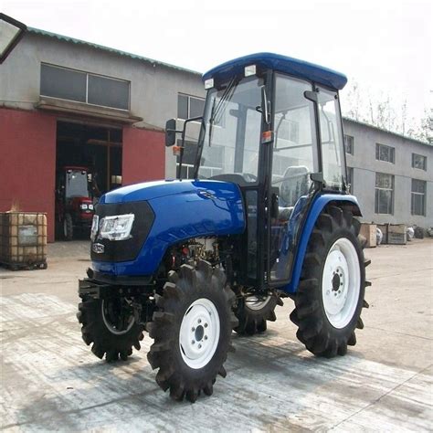 Red Agriculture Farm Machinery Small Farm Tractors 2000kg Structure Weight