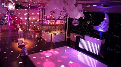 12 New Year's Eve Party Ideas to Celebrate in Style - The Trend Spotter | Disco party ...