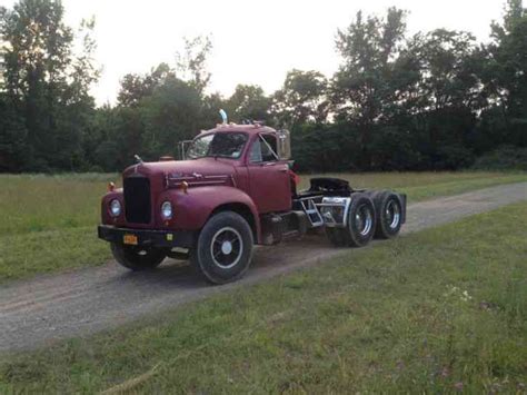 Mack B-61 (1962) : Daycab Semi Trucks