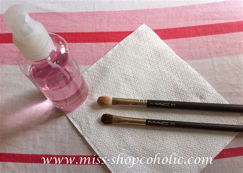 Miss Shopcoholic: Review: MAC Brush Cleanser