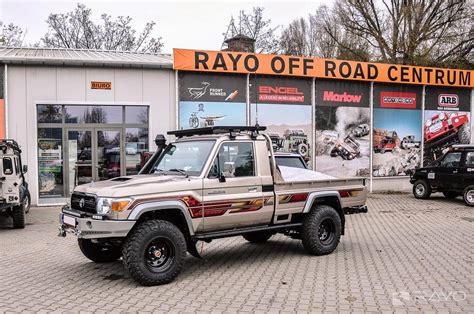 #16 Toyota Land Cruiser HZJ 79 - RAYO off-road centrum