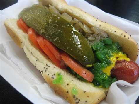 Chicago-style hot dog - Wikipedia