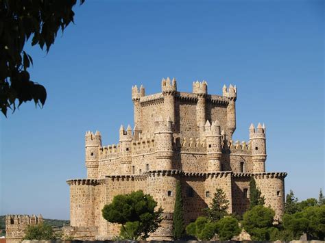 Guadamur castle Spain | Castle, Castle ruins, Medieval castle