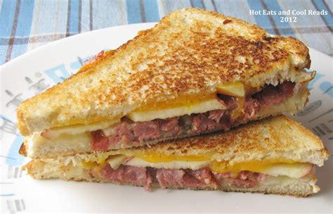 Hot Eats and Cool Reads: Bacon and Apple Grilled Cheese Sandwich Recipe