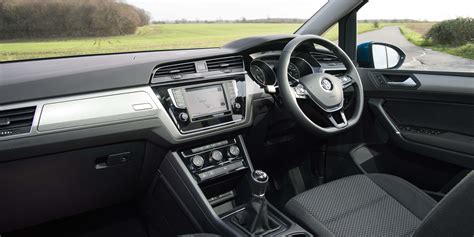 Volkswagen Touran Interior & Infotainment | carwow