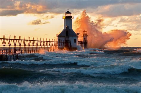 Photo Friday: Chasing Lake Michigan waves | Great Lakes Echo