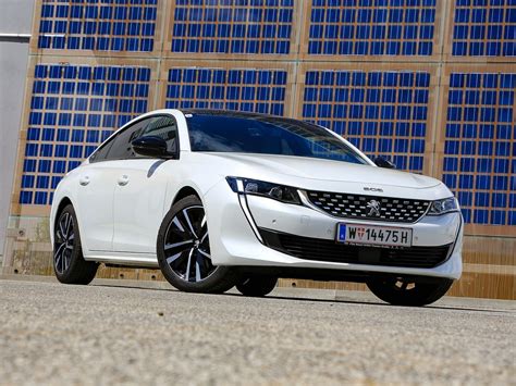 Foto Peugeot-508-GT-Hybrid-225-e-EAT8-Testbericht-001.jpg vom Artikel Peugeot 508 GT Plug-In ...