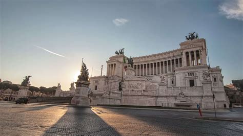 Piazza Venezia in Rome - Things To See & Do