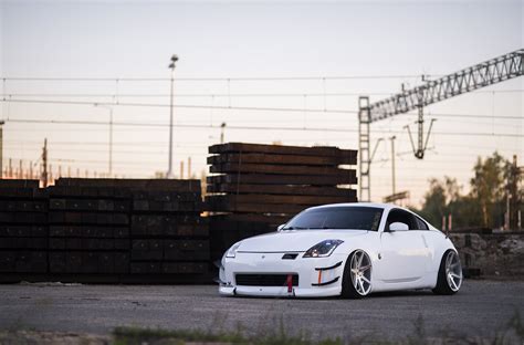 Custom Nissan 350Z | Images, Mods, Photos, Upgrades — CARiD.com Gallery