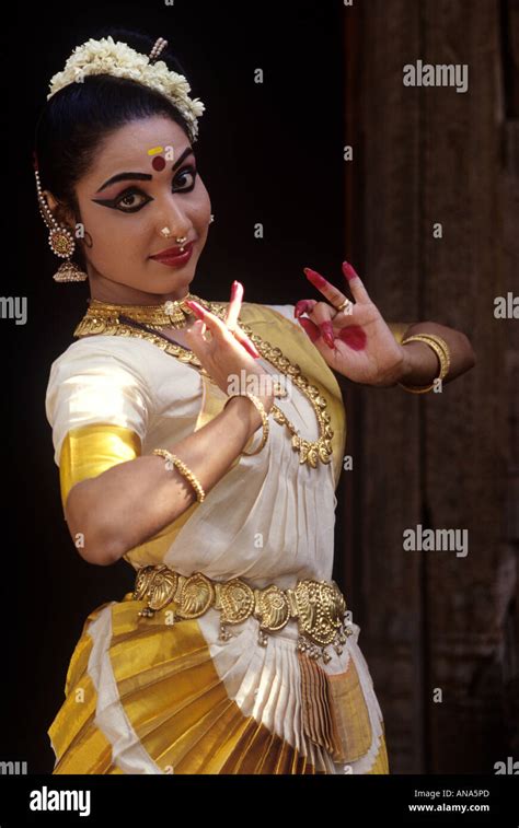 MOHINIYATTAM A TRADITIONAL DANCEFORM OF KERALA Stock Photo - Alamy