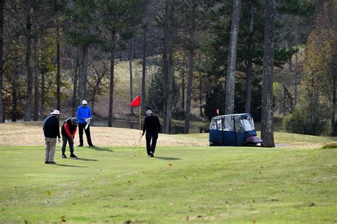 4 Best Golf Hats For Sun Protection - Tending The Flag 2024