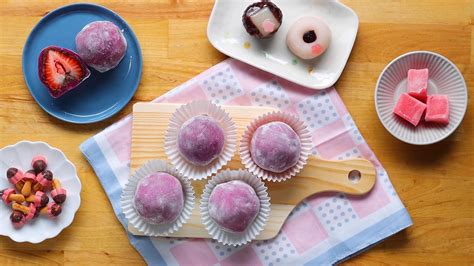 Strawberry Daifuku Mochi Recipe by Maklano