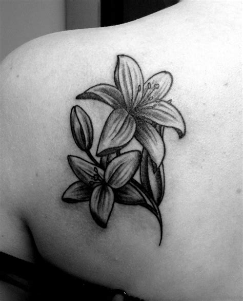 59 Graceful Lily Tattoos For Shoulder