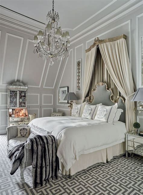 Stunning French Bedroom Decor Ideas That Will Inspire You 17 - HOMYHOMEE