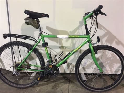 2 BIKES: PAIR OF GREEN FUJI DISCOVERY MOUNTAIN BIKES