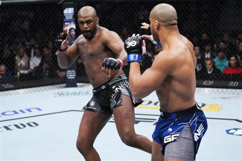 UFC 285: Jon Jones makes quick work of Ciryl Gane, wins heavyweight title with 1st-round submission