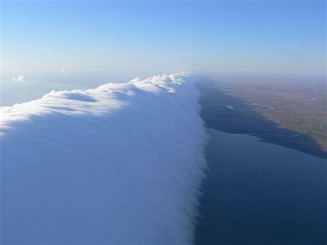 Mysterious Morning Glory Cloud Formation | Amusing Planet