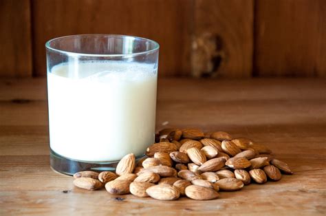 Almond Milk vs Cow Milk vs Soy Milk vs Rice Milk - Daily Laboratories