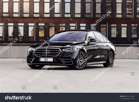 35 Mercedes Benz S Class Chauffeur Images, Stock Photos & Vectors | Shutterstock