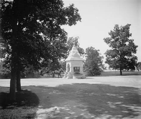 W.K. Muir Memorial Fountain - Old photos gallery — Historic Detroit