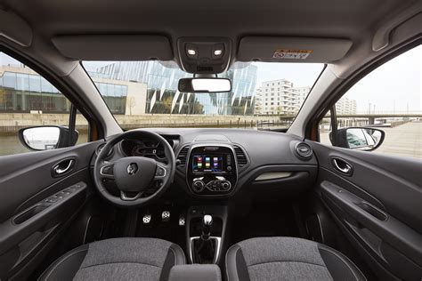 Renault Captur Interior & Infotainment | carwow