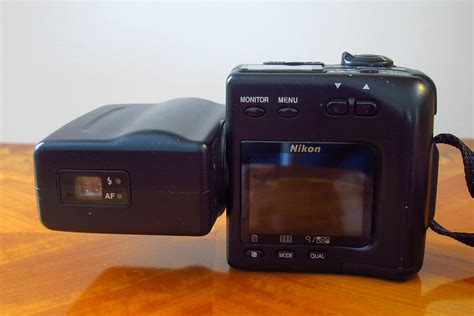 Nikon Coolpix 950 - Down the Road