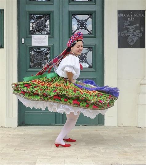 Traditional Hungarian Dress - Hungarian Living