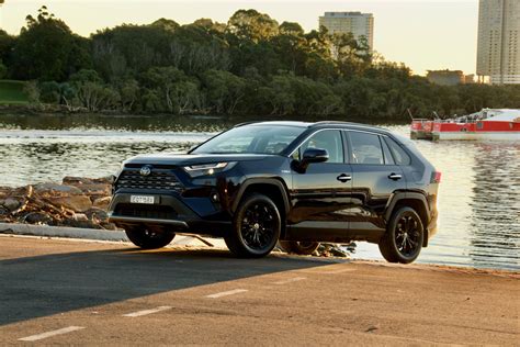 2022 Toyota RAV4 Cruiser Hybrid 2WD Review | DiscoverAuto