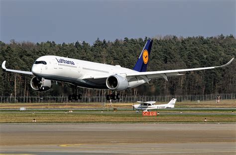 Airbus A350-900 Lufthansa D-AIXC Takeoff