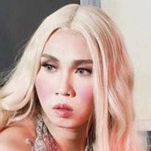 Sassa Gurl - Age, Family, Bio | Famous Birthdays