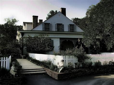 Hallows Outpost: Myrtles Plantation Ghosts