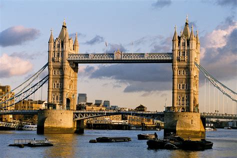 Tower Bridge, Bascule Bridge in London - Travelling Moods