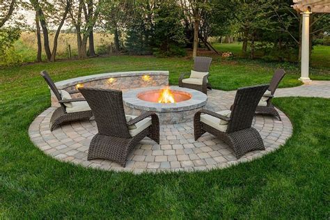 Fire Pit On Your Concrete Patio: A Safe And Beautiful Design Idea - Patio Designs