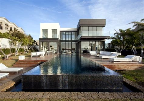 Modern house with pool promises a good time outdoors – Ofdesign