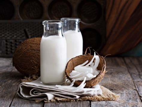 8 Incredible Benefits of Coconut Milk | Organic Facts