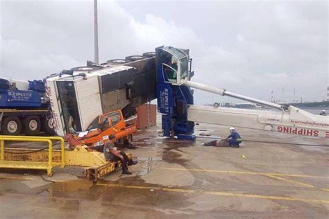 Two injured after mobile hyraulic truck crane tips over at Jurong Port, Singapore - CraneMarket Blog