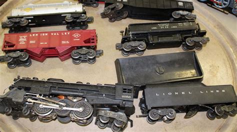 vintage 1952 Lionel O gauge train set - Dec 30, 2017 | Merrill's Auctioneers and Appraisers in VT