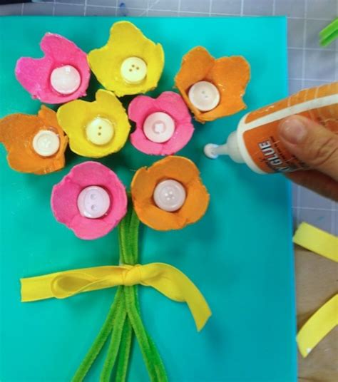 beautiful-diy-egg-carton-flowers-to-make-with-kids-4 | Kidsomania