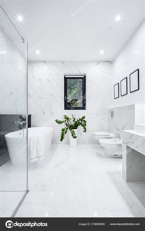 Luxury white bathroom Stock Photo by ©in4mal 318680090