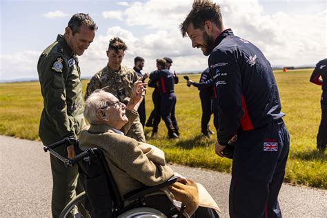 LOCAL WWII RAF HERO TAKES SALUTE AT RAF LOSSIEMOUTH'S AIR DISPLAY ...