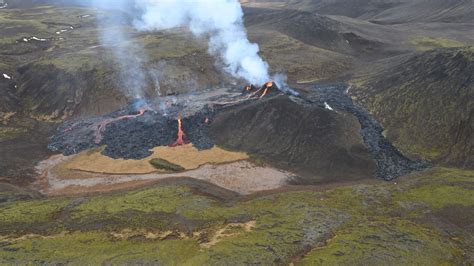 Mapping a Volcanic Eruption in the Backyard of Iceland’s Capital - Eos