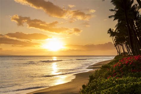 Beautiful Sunset on Kaanapali Beach in Maui Hawaii | Maxine Drake